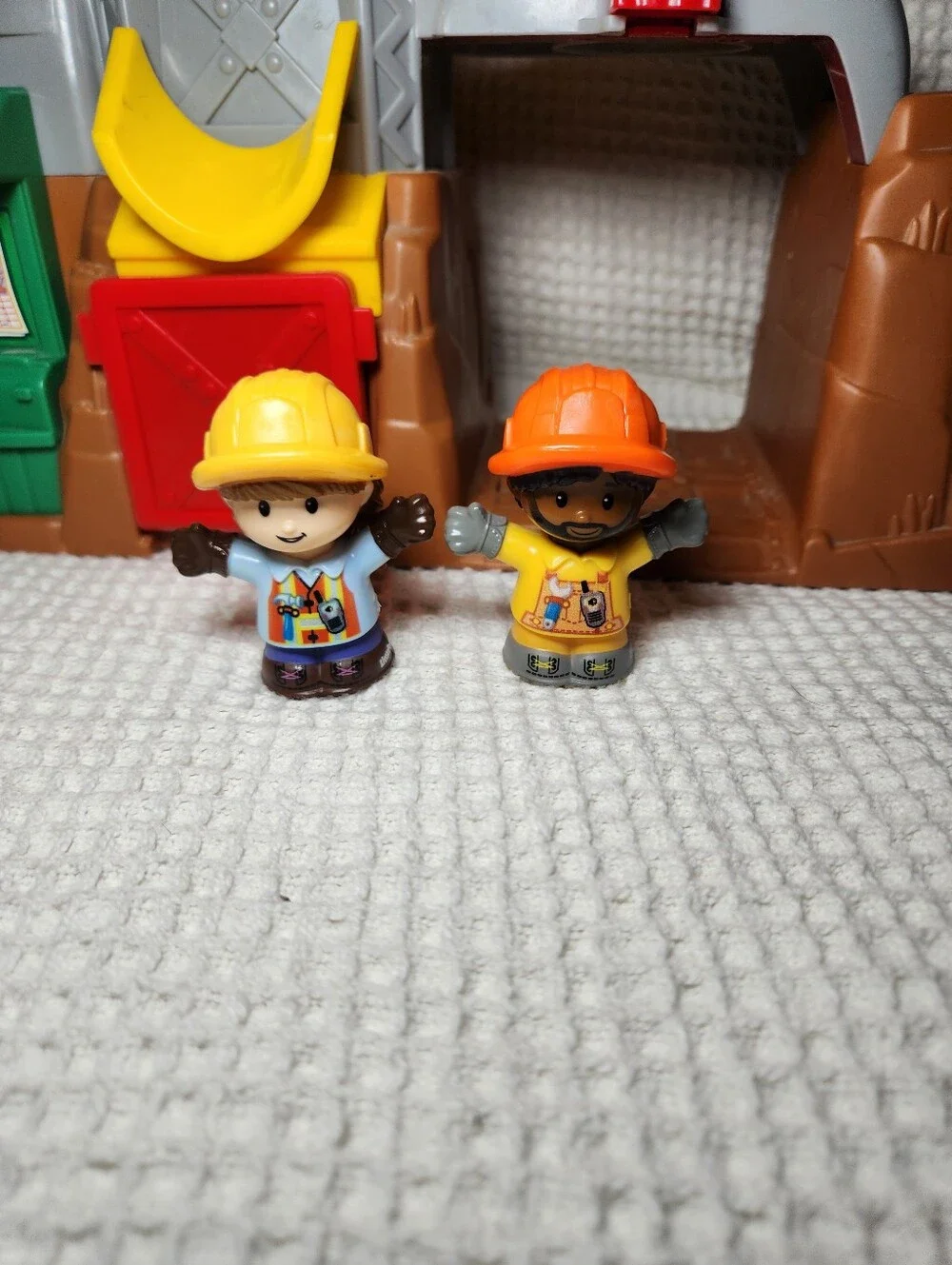 Fisher-Price Yellow Construction 2007 Playset w/ Dump Truck And Figures Working